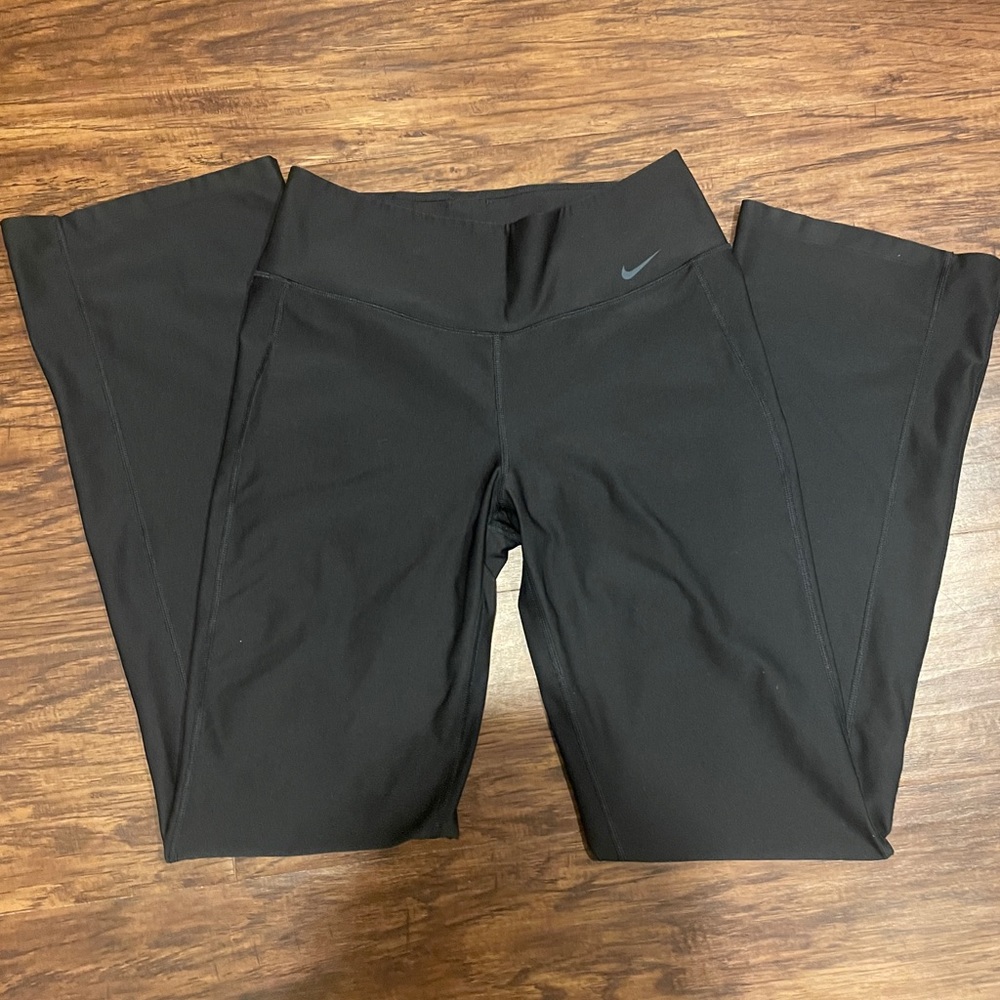 Nike women’s ladies high waisted boot cut flare leggings ✨BUNDLE FOR DISCOUNT✨